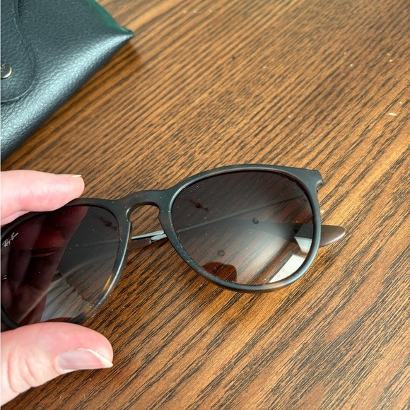 Ray-Ban Erika Classic Sunglasses in Matte Havana - Picture 13 of 15